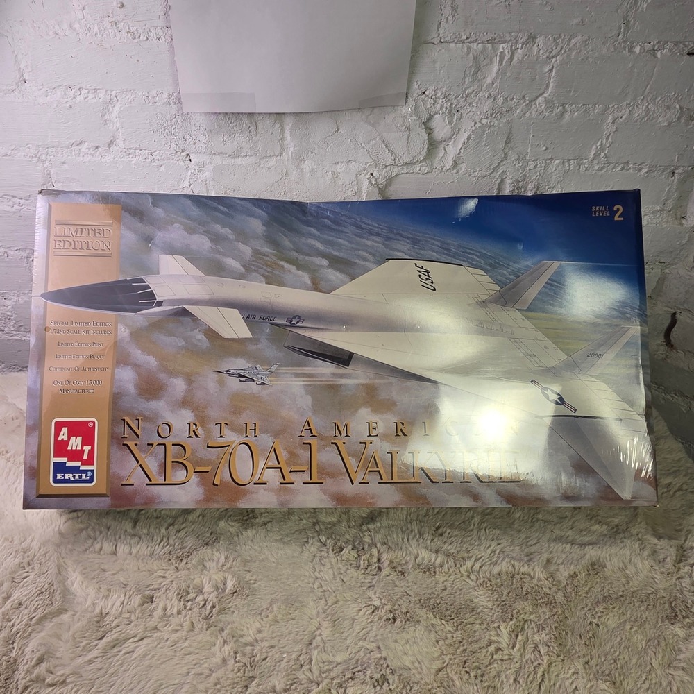 AMT ERTL North American XB-70A-1 Valkyrie 1/72 Scale Model Kit Limited Ed 8908